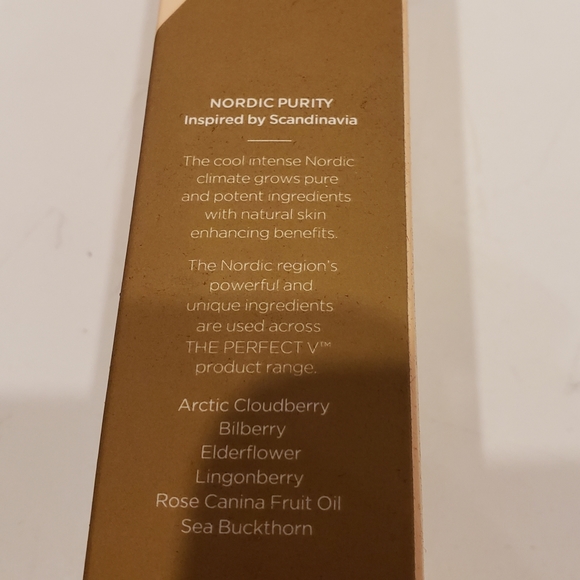 VV SERUM THE PERFECT V SERUM 30ML  $45 - Picture 4 of 5